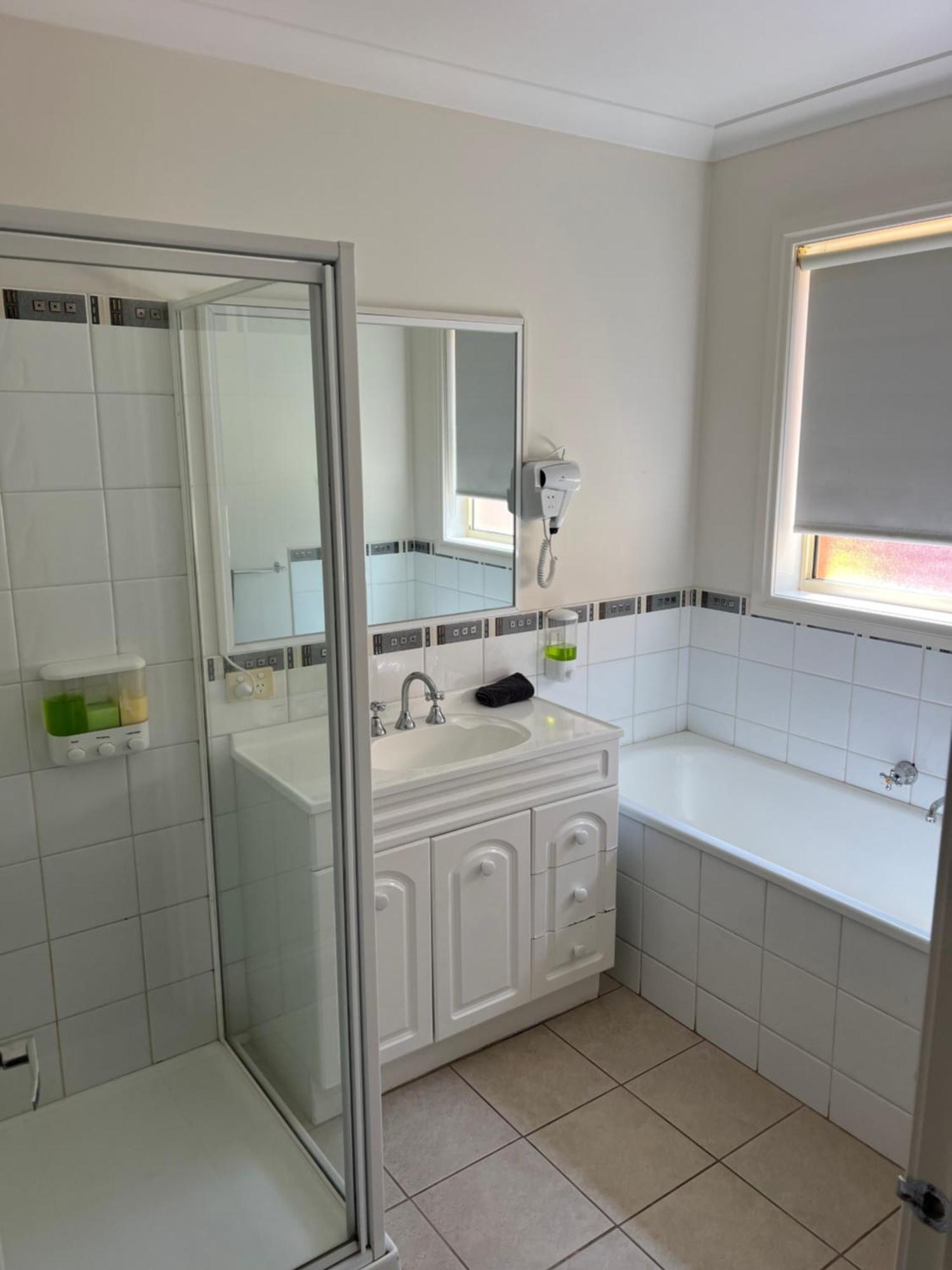 Melton Motor Inn And Apartments Экстерьер фото