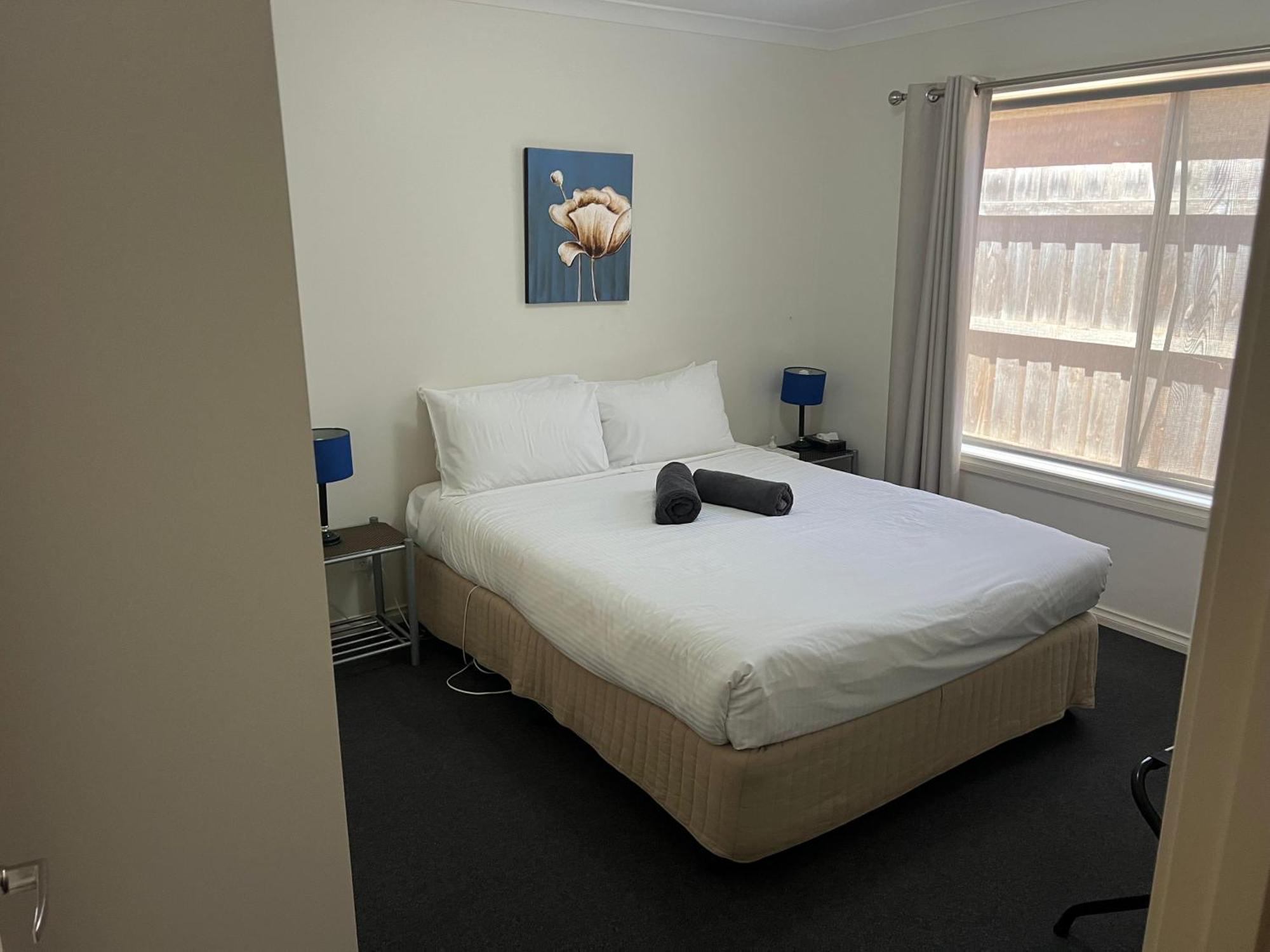 Melton Motor Inn And Apartments Экстерьер фото
