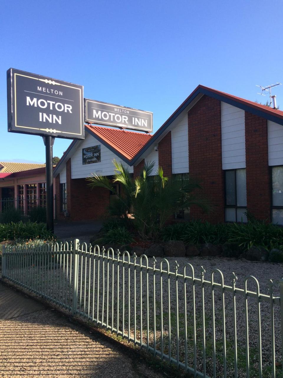 Melton Motor Inn And Apartments Экстерьер фото