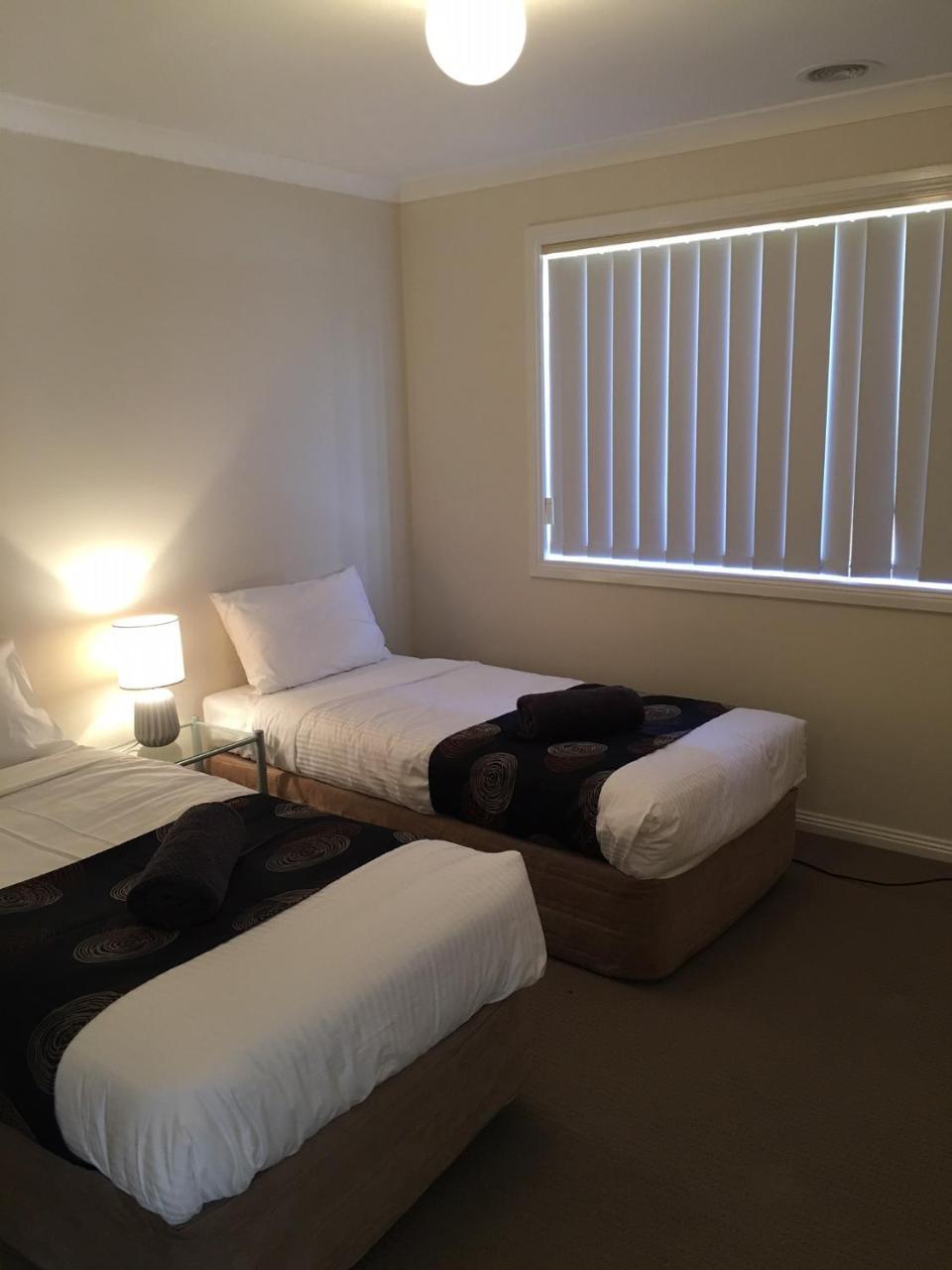 Melton Motor Inn And Apartments Экстерьер фото