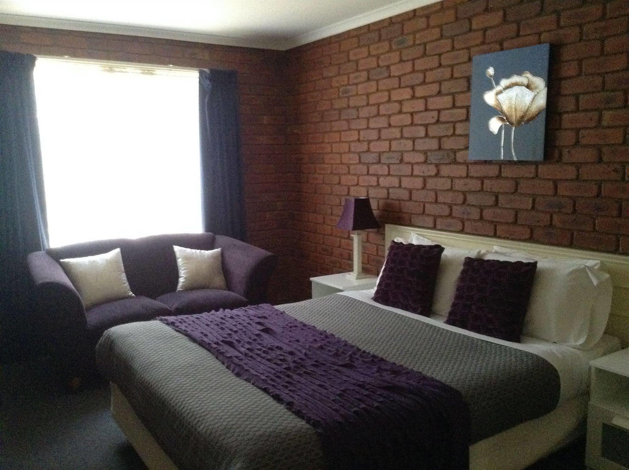 Melton Motor Inn And Apartments Экстерьер фото