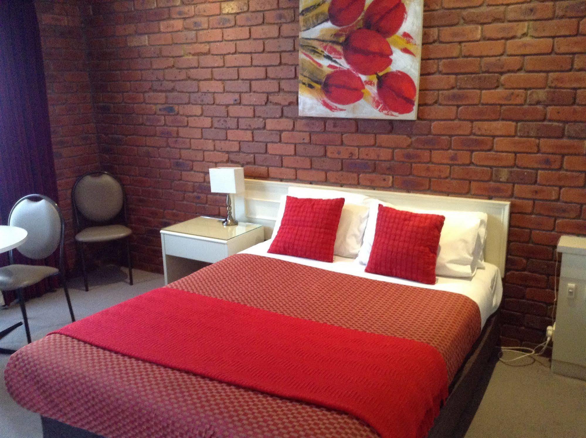 Melton Motor Inn And Apartments Экстерьер фото