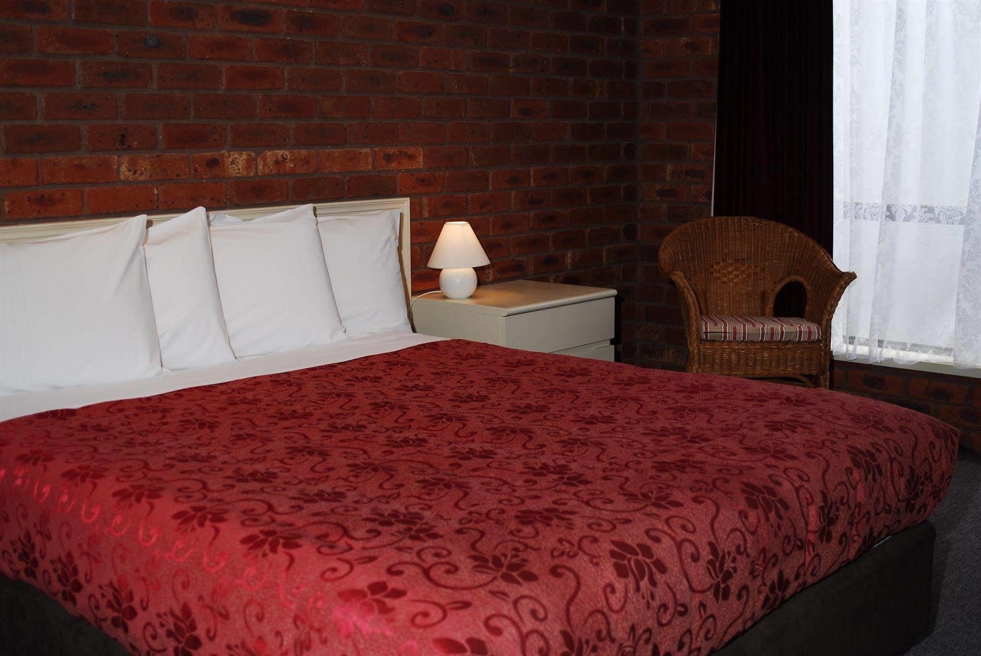 Melton Motor Inn And Apartments Экстерьер фото