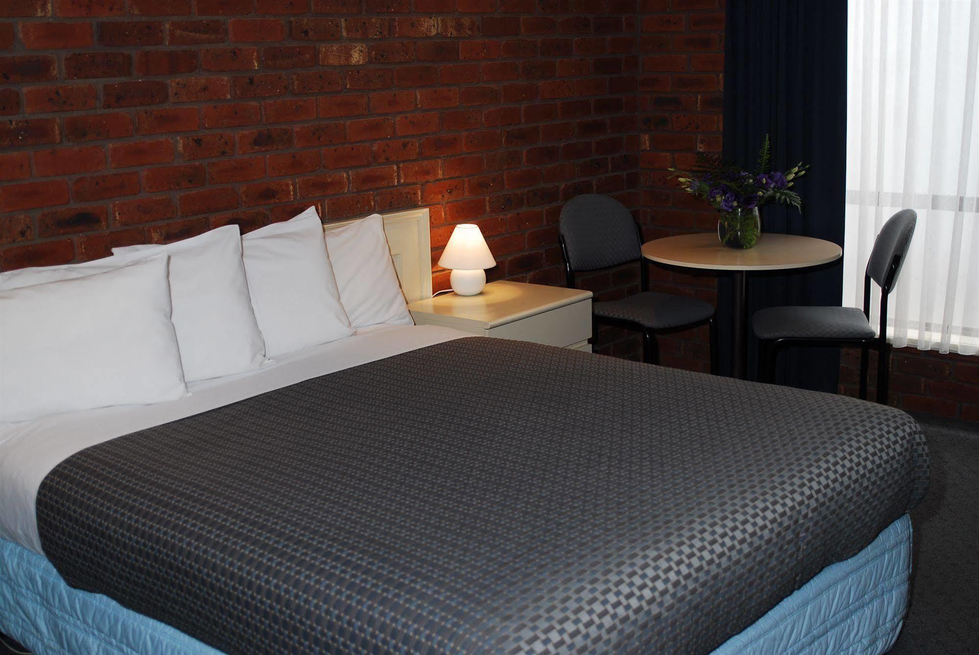 Melton Motor Inn And Apartments Экстерьер фото