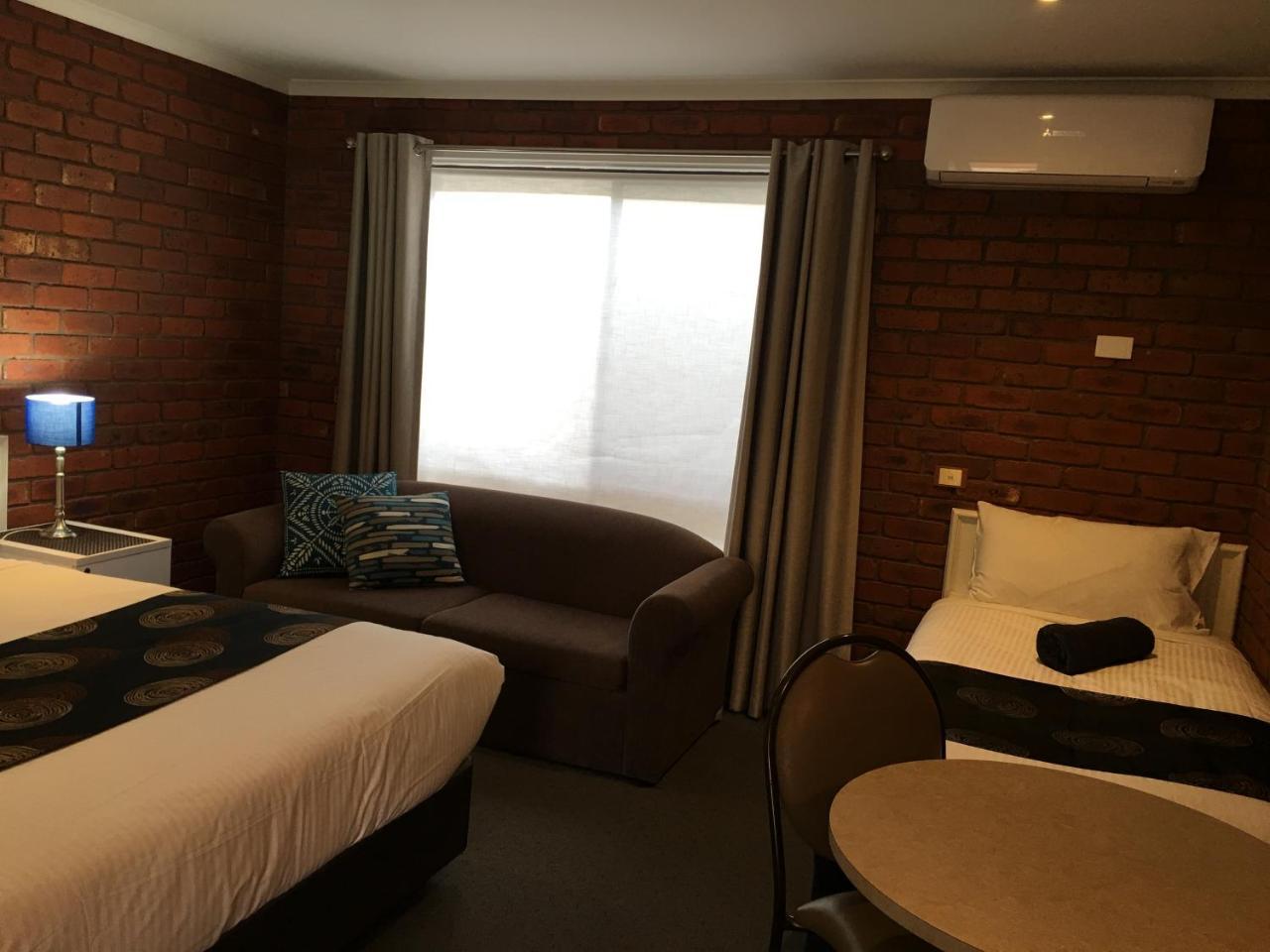 Melton Motor Inn And Apartments Экстерьер фото