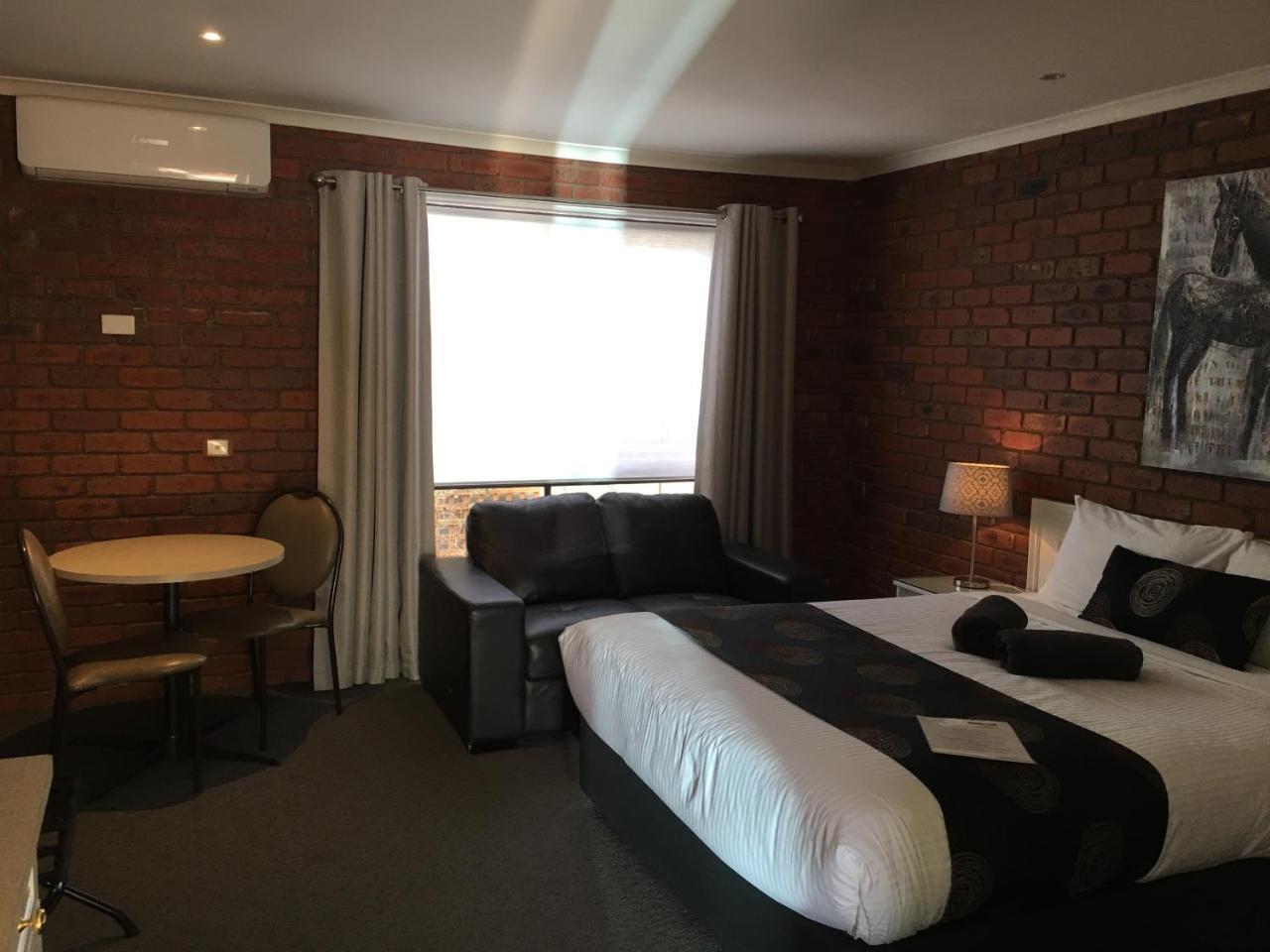 Melton Motor Inn And Apartments Экстерьер фото